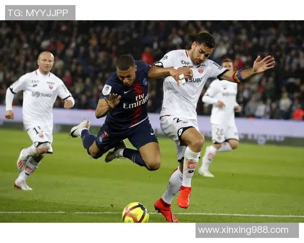 巴黎圣日耳曼客场2比0战胜摩纳哥，豪取法甲榜首！